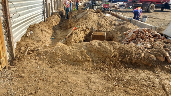 Foto: Excavación de Cepa para Acometida Electrica de Ing. Luis Reyes