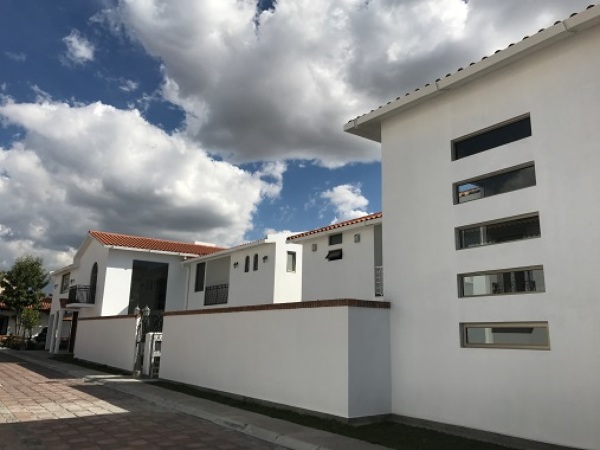 Foto: Exterior de la Casa de JOSMAR Construcción e Infraestructura