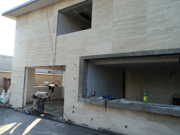 Fachada con acabado en mármol 