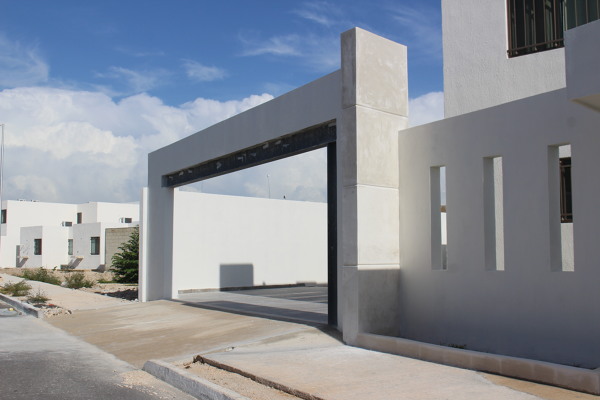 Foto: Fachada y Muro Lateral de Fernando Chagolla Montero #378453