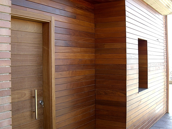 Forrado de pared exterior a juego con puerta
