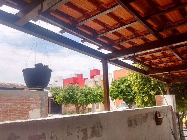 Ganchos para la colocación de plantas y/o bicicletas