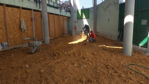 Nivelación  de terreno para piso de concreto