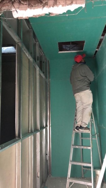 INSTALACIÓN DE TABLA ROCA DE HUMEDAD