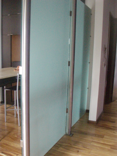 Mampara divisoria para área pública y privada de departamento