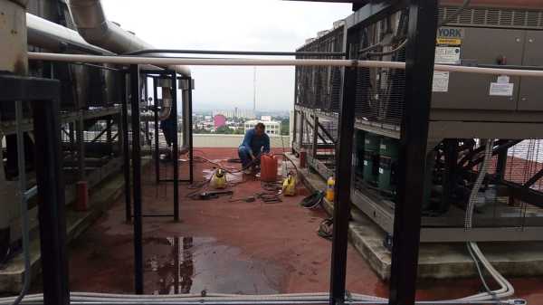 MANTENIMIENTO EQUIPO DE AIRE ACONDICIONADO TIPO CHILLER