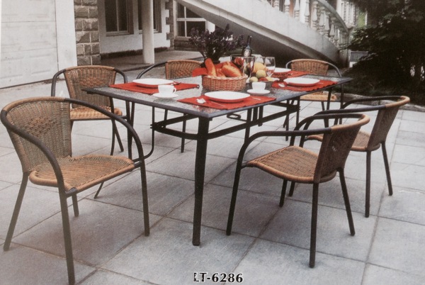 Mea y Sillas de Jardín ..