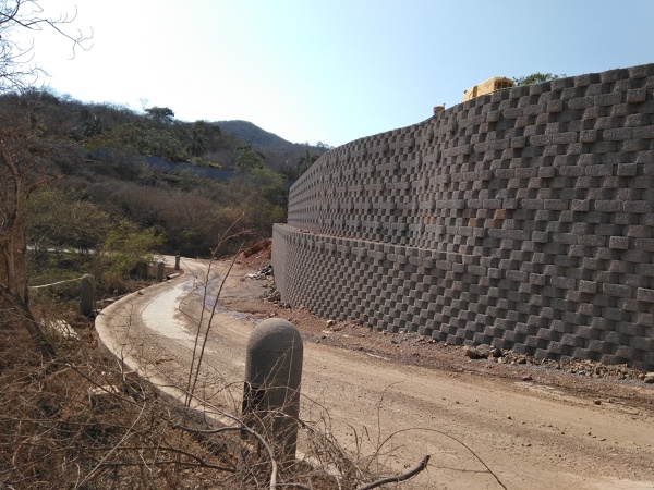 Foto: Muro de Contencion Keystone de Ret-Walls Contrucciones #404869