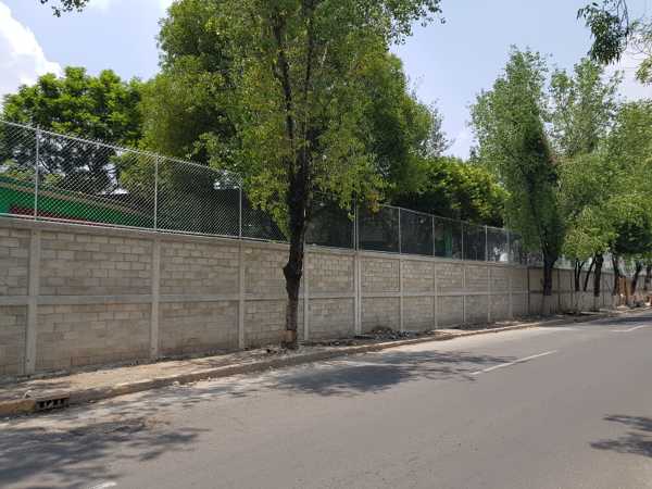Muro de tabique terminado con malla ciclónica galvanizada