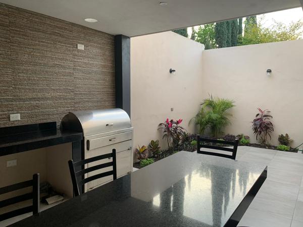 NUEVO PATIO Y BARRA