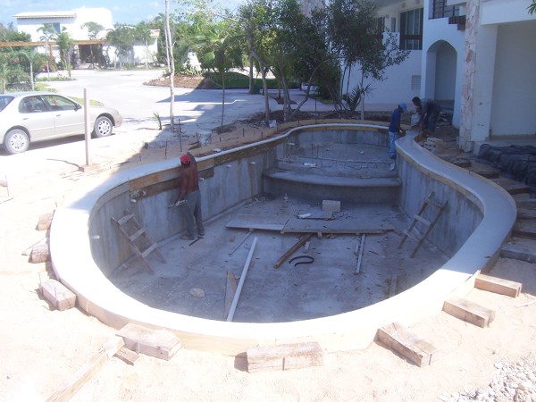 Perimetro de cemento blanco