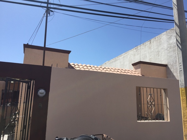 Pintura en fachada de casa