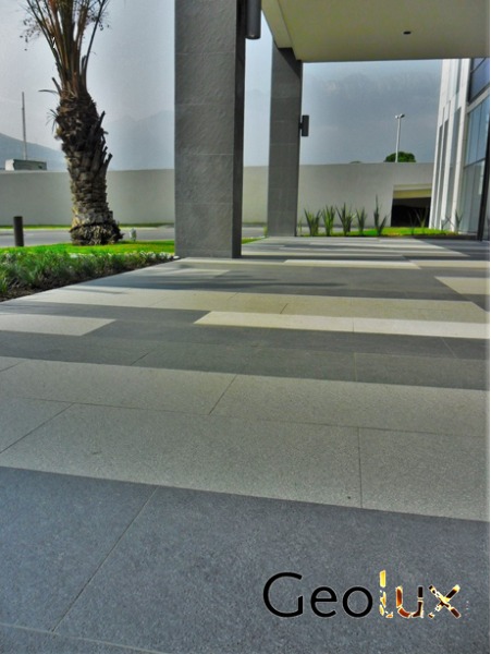 Foto: Piso Granito Flameado de Geological Luxstones S.A. de C.V