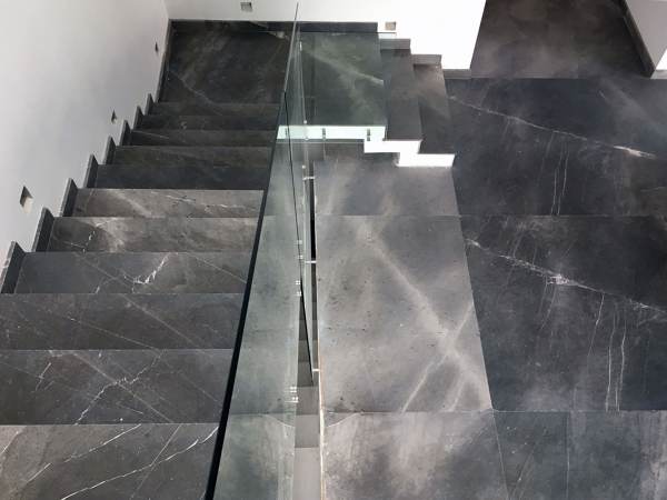 Piso y escaleras de marmol santo tomas