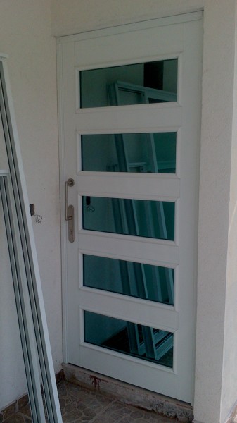 Puerta de aluminio 