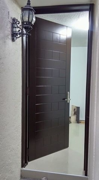 Puerta entablerada en Pino  