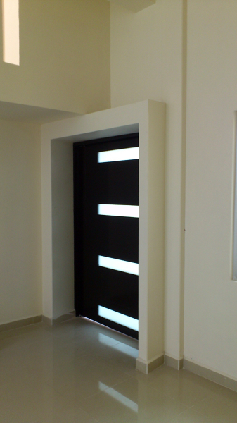Foto: Puerta Principal de Arq. Elvis Mendieta #5792 - Habitissimo