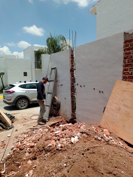 REFORZAMIENTO CON CASTILLOS EN BARDA DE COLINDANCIA