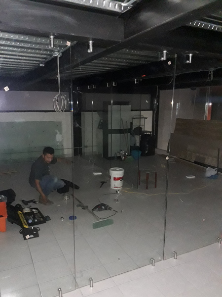 SECCIONADO CON MUROS DE CRISTAL