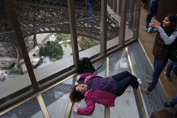 Torre-Eiffel-mirador-transparente