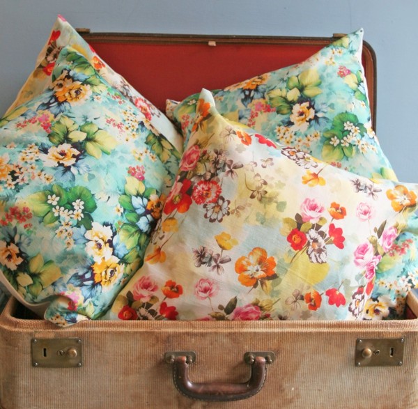 Foto Vintagelinencushions£30eachberryred.co_.uk_1024x1003