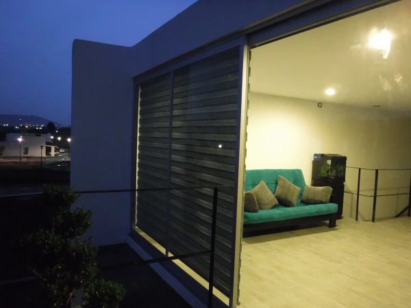 Vista exterior de ventanal de terraza