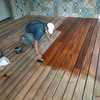 Aplicando aceite protector