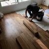 Colocación de piso nuevo en habitación