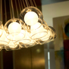 Iluminación en cajillo, salón de 15 mts x 10 mts cajillo de 50 cm de ancho x 30 de alto con 4 o 6 lamparas por lado.