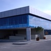 Fachada integral con cristal reflecta azul