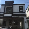 Fachada principal después de pintar