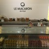 Iluminación Le macaron con logo de la marca