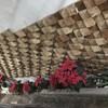 PEGADO DE RECUADROS DE MADERA EN MURO