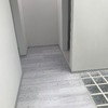 Piso tono grisaseo