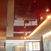 Plafond de vidrio color rojo