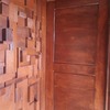 puerta de baño en cedro