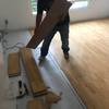 Retiro de piso viejo en habitación