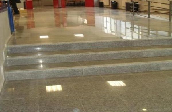 ¿Cuánto cuesta pulir un piso de granito?