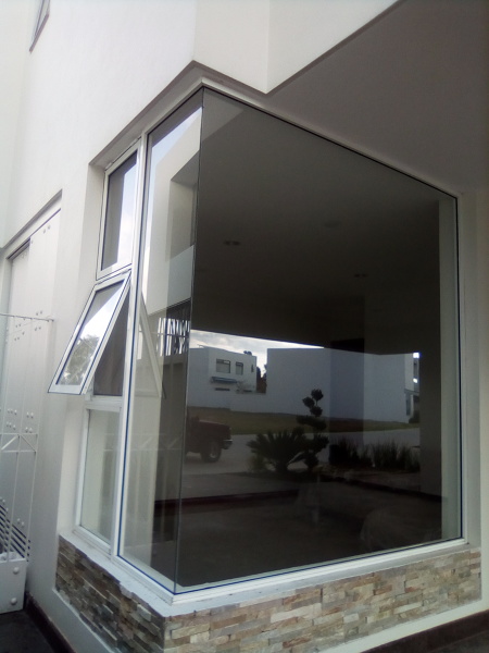 ¿Cuánto saldría una ventana de aluminio?