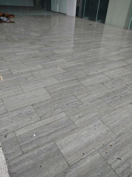 ¿Cuánto cuesta la aplicación de sellador a una superficie de porcelanato y piedra?