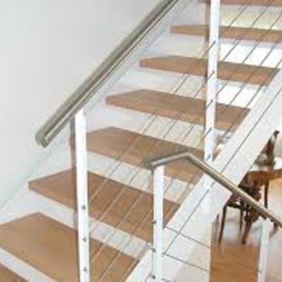 Huellas de madera para escalera y barandal de metal y madera ...