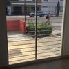 Convertir ventanal en 2 puertas